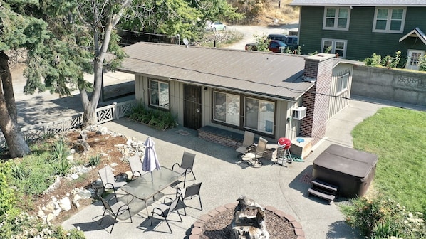 Our Parkview House is conveniently located very close to beautiful Lake Chelan and in downtown Chelan