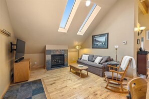 TV, gas fireplace, skylights and comfortable couch