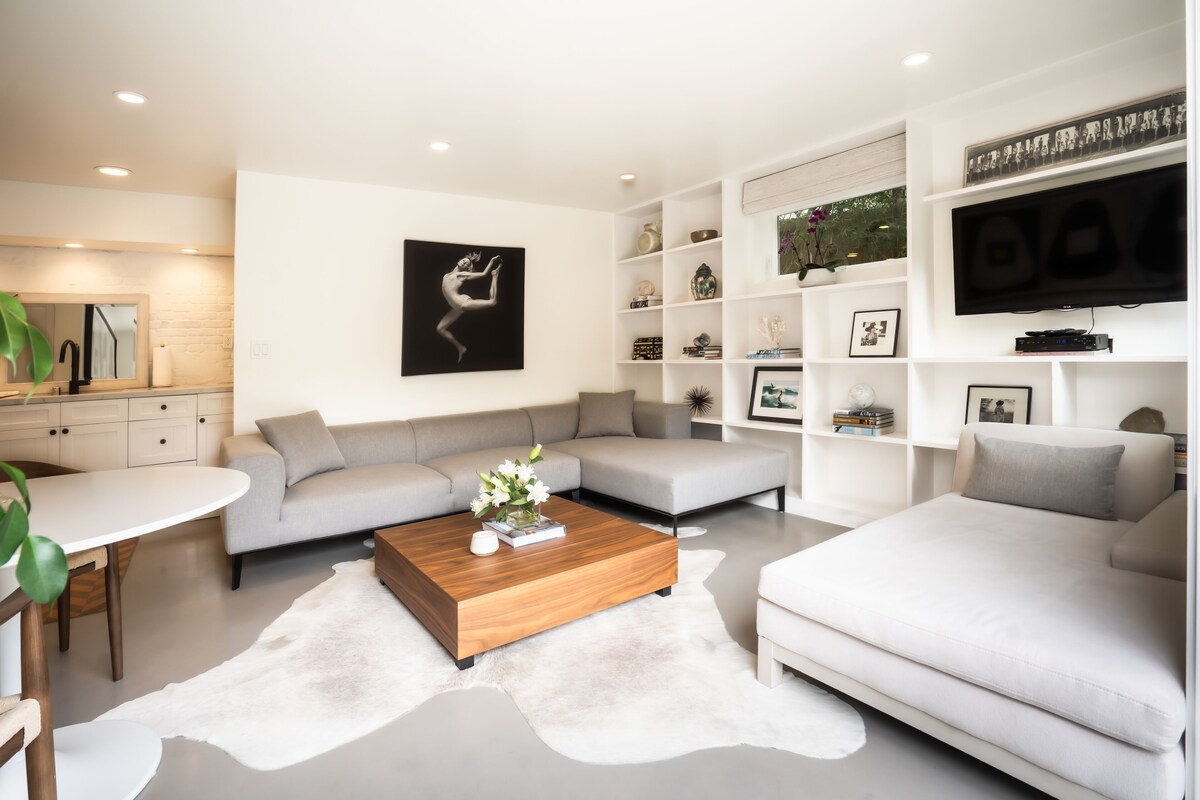 charming Montecito residence close to the beach, restaurants and shopping