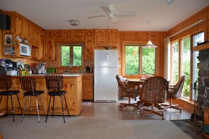 Kitchen/dining area