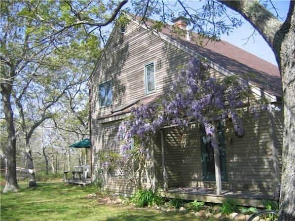 Side entrance to mudroom