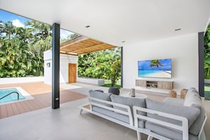 Villa Vivero 13: outdoor TV lounge