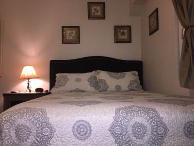 Private Studio 1 Bed & 1 Bath Quiet, Relaxing & Close To Everything