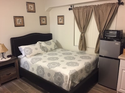 Private Studio 1 Bed & 1 Bath Quiet, Relaxing & Close To Everything