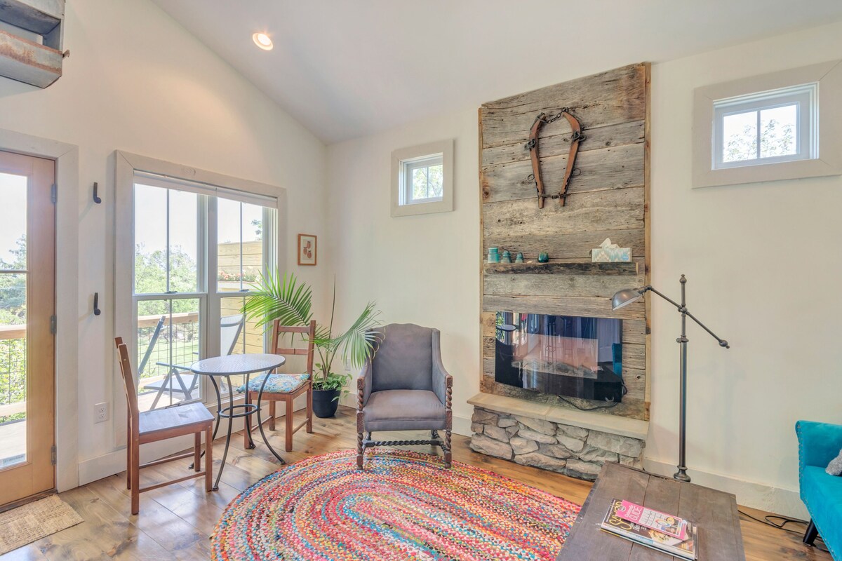 Stylish Carriage House Suite near downtown Crozet