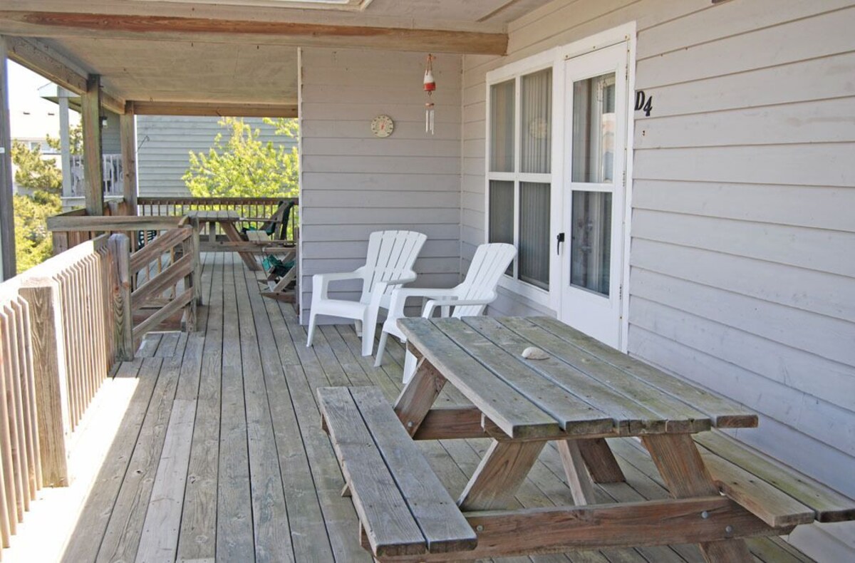 Beautiful Oceanside Property W/Pool in Great Beach Location!