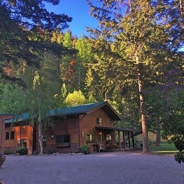 Welcome to Butler Creek Lodge