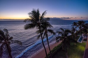 Gorgeous Maui sunset - how about this view night after night?