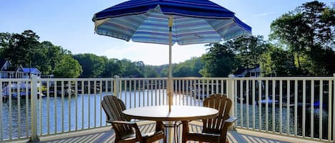 The upper deck of the dock, perfect for sunning relaxing or dining. 