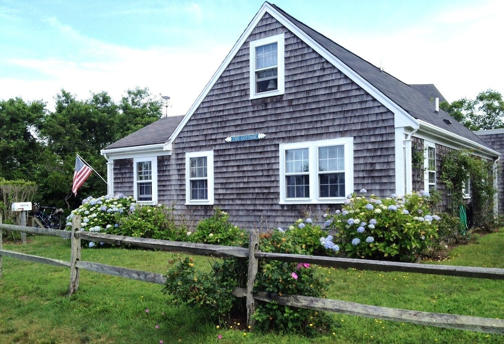 Wonderful Brant Point 2 BR Cottage - Sleeps 6! No car needed! Great for weddings