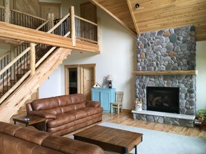 Spacious living room and fireplace