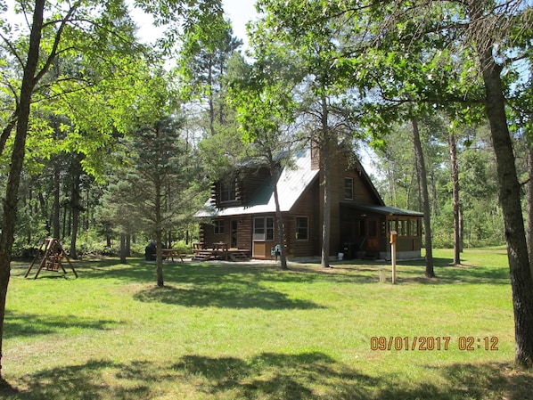 The Riverdog Den sits on 780 ft.of river frontage. 