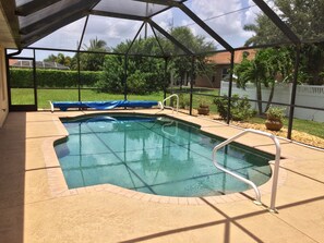 Large pool to relax in!