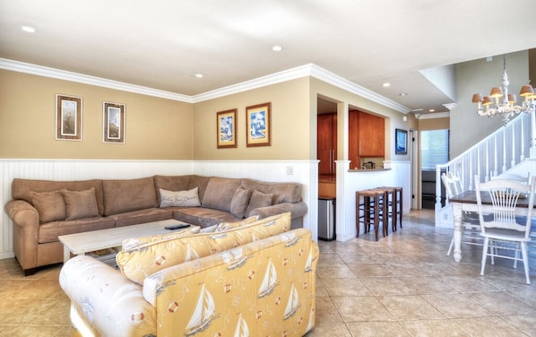 Family room, dining area kitchen as you walk in. Central air conditioning!