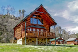 Cabins on the River in Pigeon Forge "River Cabin" - Located in River Port Subdivision