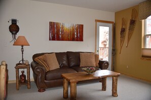 Pull out couch with comfortable mattress 