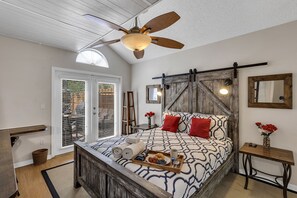 Master bedroom w/queen bed, loft w/2 additional queen beds, & en suite bathroom.