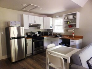 Full kitchen with everything you need to make great meals!