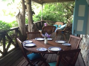 verandah dining