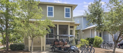 6 Seater Golf Cart & 4 Bikes!