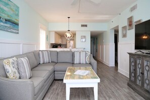 Tropical Winds 304 - Living room with NEW sectional couch