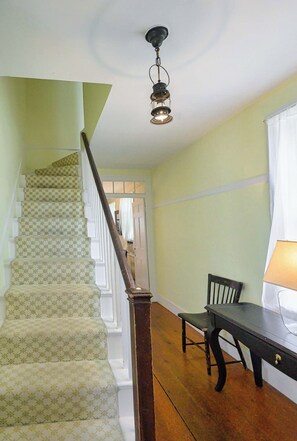 Quaker simplicity in the entrance hall