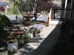 Front sidewalk with fountain feature