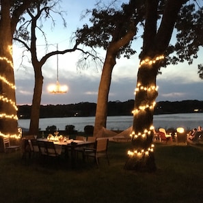 Gorgeous outdoor dining! 