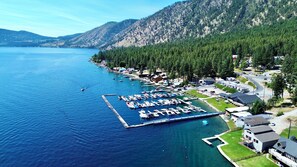 The Hollywood Beach South home (and Hollywood Beach North) are located on the south shore of Lake Chelan near the Lake Chelan Yacht Club