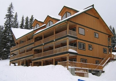 Roomy Apex Mountain Ski in/Ski Out Vacation Rental