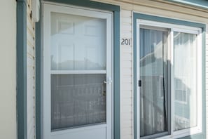 Front door with screen, sliding door with screen for breezes (old picture)