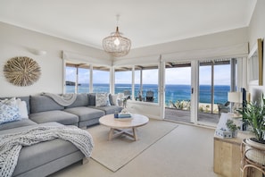 2ND FLOOR LOUNGE ROOM plus Plasma, foxtel & Netflix