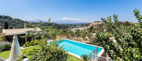 Beautiful views to Kare village & Cretan mountains!