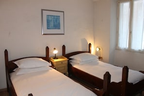 Twin bedroom