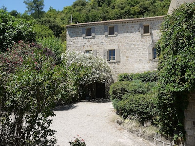 Charming house with lovely garden and river Beaume 3km