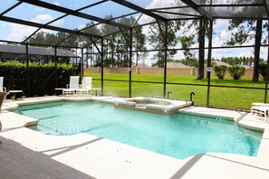28ft Pool with in-ground spa