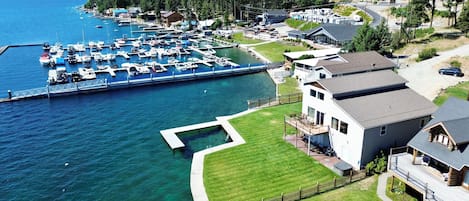 Bird's eye view of Hollywood Beach North. Play with your family right on beautiful Lake Chelan!