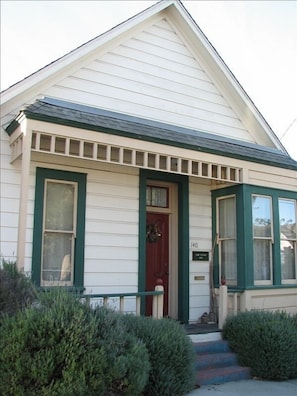 Historic Beach Cottage Built in 1893