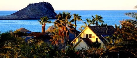 EL NIDO at BAJA PARADISE, Ocean View villa 60-yards to beach