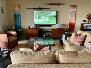 Great Room, 65" TV, Designer furnishings for style & comfort. Panoramic Views!
