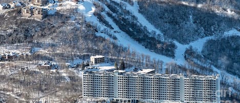❄️ ⛄️ ❄️
Sugar Top Resort with Ski slope in background
❄️ ⛄️ ❄️