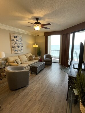 Livingroom with sleeper sofa