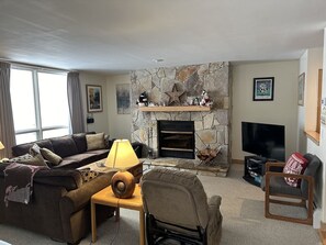 Room to relax and restore. Roku TV for all your stations, fireplace and an view.