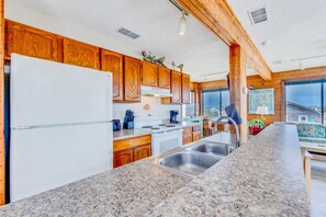 14-Surf-Or-Sound-Realty-60-Bermuda Breeze-Kitchen-03