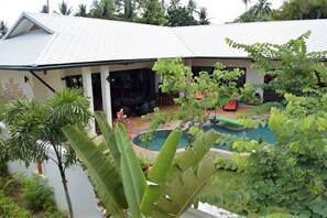 4BR Villa Platinum steps to beach