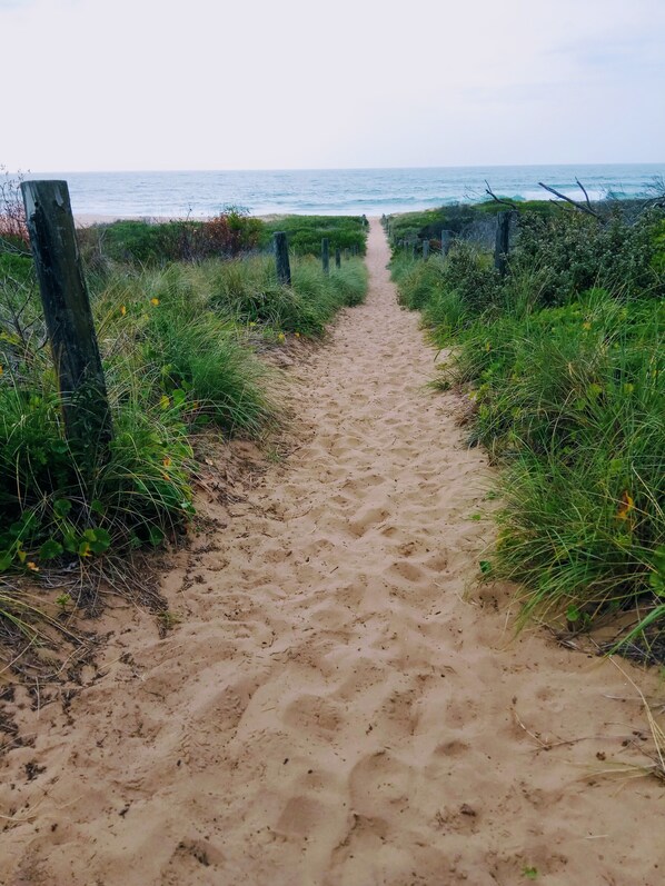 3min walk to the beach