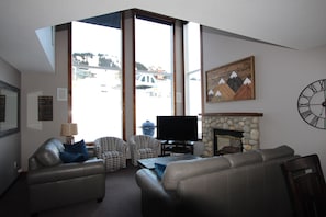 Floor to Ceiling Windows Will Make you Feel like you are Still on the Slopes