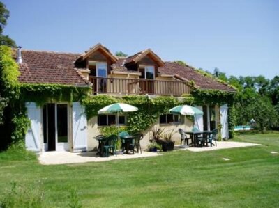 Gers Countryside Gite sleeps 6 with Pool