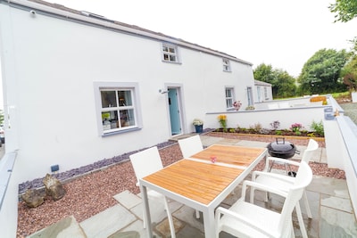 Hideaway Farm cottage in walking distance of Coast Path & Manorbier Village.