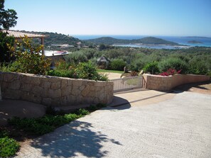 Entrée de la maison, à votre arrivée